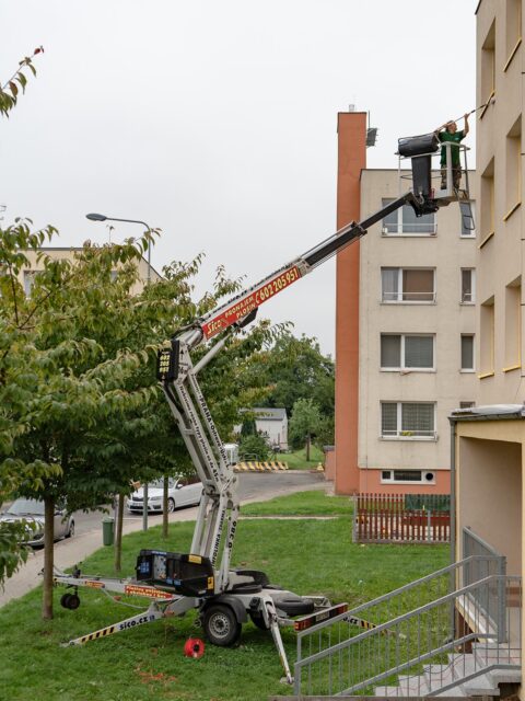 DINOlift 160XT obsáhne zdi čtyřpodlažního bytového domu