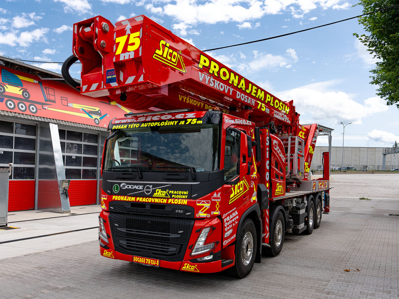 Autoplošina s max. pracovní výškou 75 metrů — Volvo FM500 Socage 75TJJ na pronájem od SICO RENT